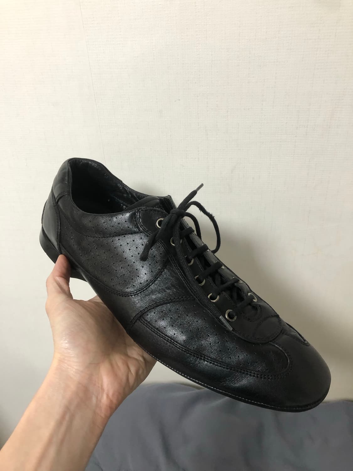 프라다 빈티지 레더 플랫 스니커즈 블랙 11 상품이미지1