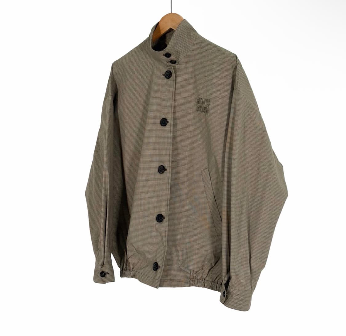 [38] 미우미우 25ss 테크니컬 체크 로고 블루종 자켓 올리브 그린 상품이미지2