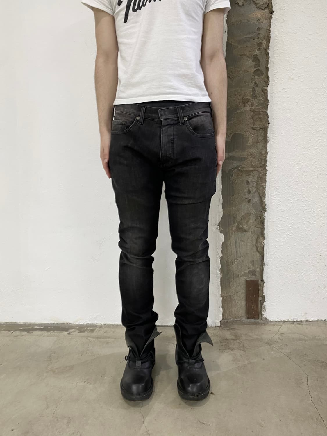 닐 바렛 슬림핏 코팅 팬츠 상품이미지1