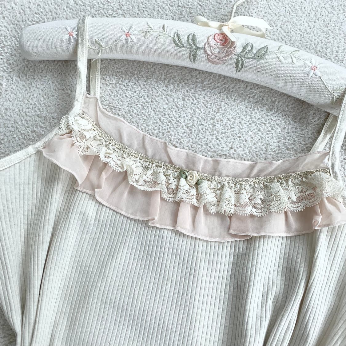 엑시즈팜 ♥ 밀크티 핑크 골지 레이스 나시 상품이미지2