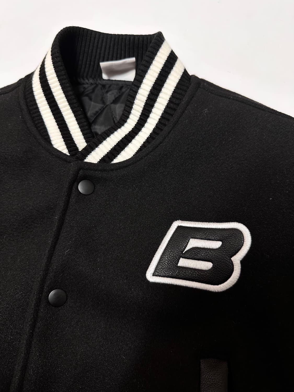 본투윈 블랙 크롭 바시티 자켓 상품이미지3