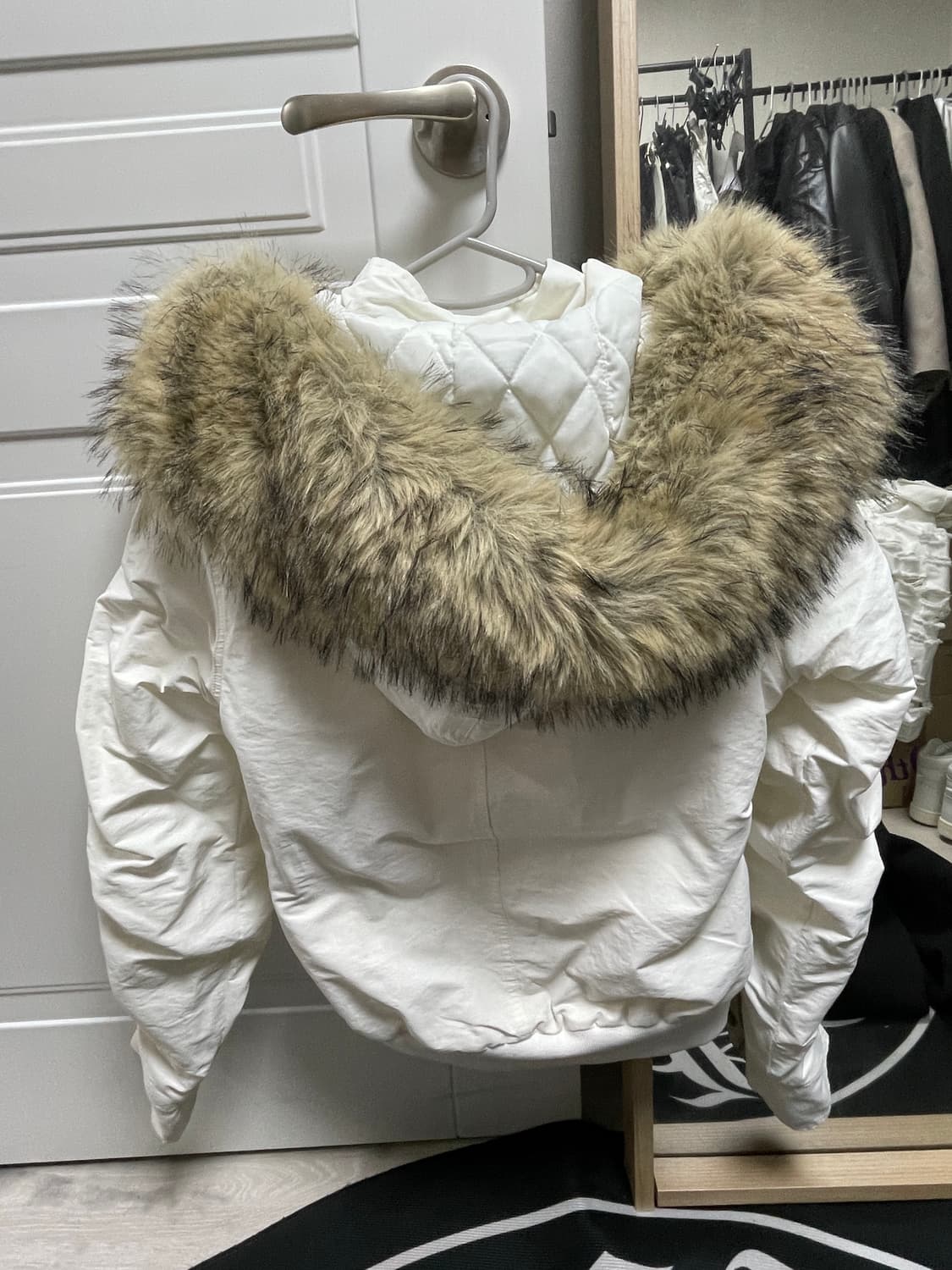 더블펀치 Mink Fur Jumper 안감 퍼 점퍼 화이트 상품이미지10