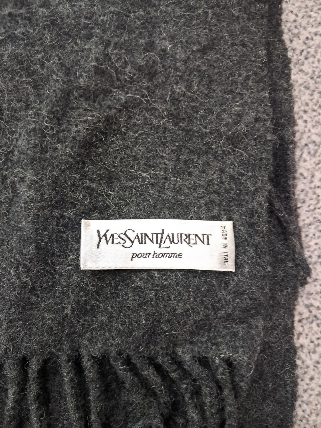 입생로랑 머플러 상품이미지2