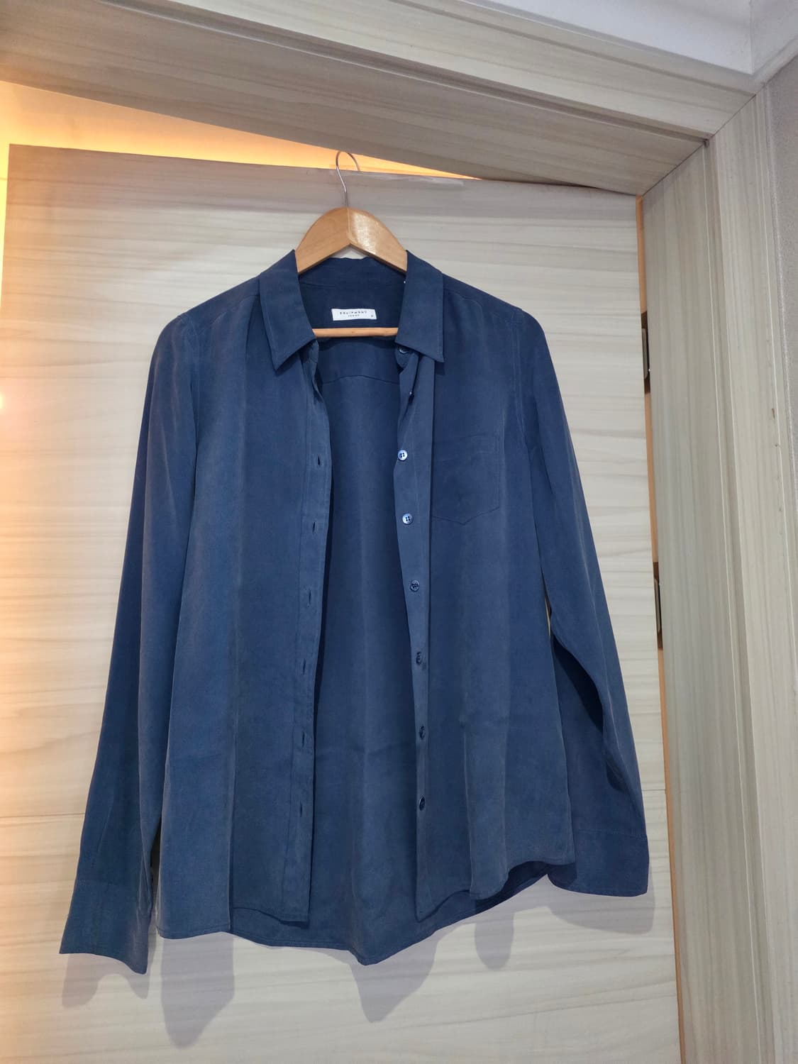 정품 이큅먼트 실크 블라우스 네이비 m사이즈 상품이미지4