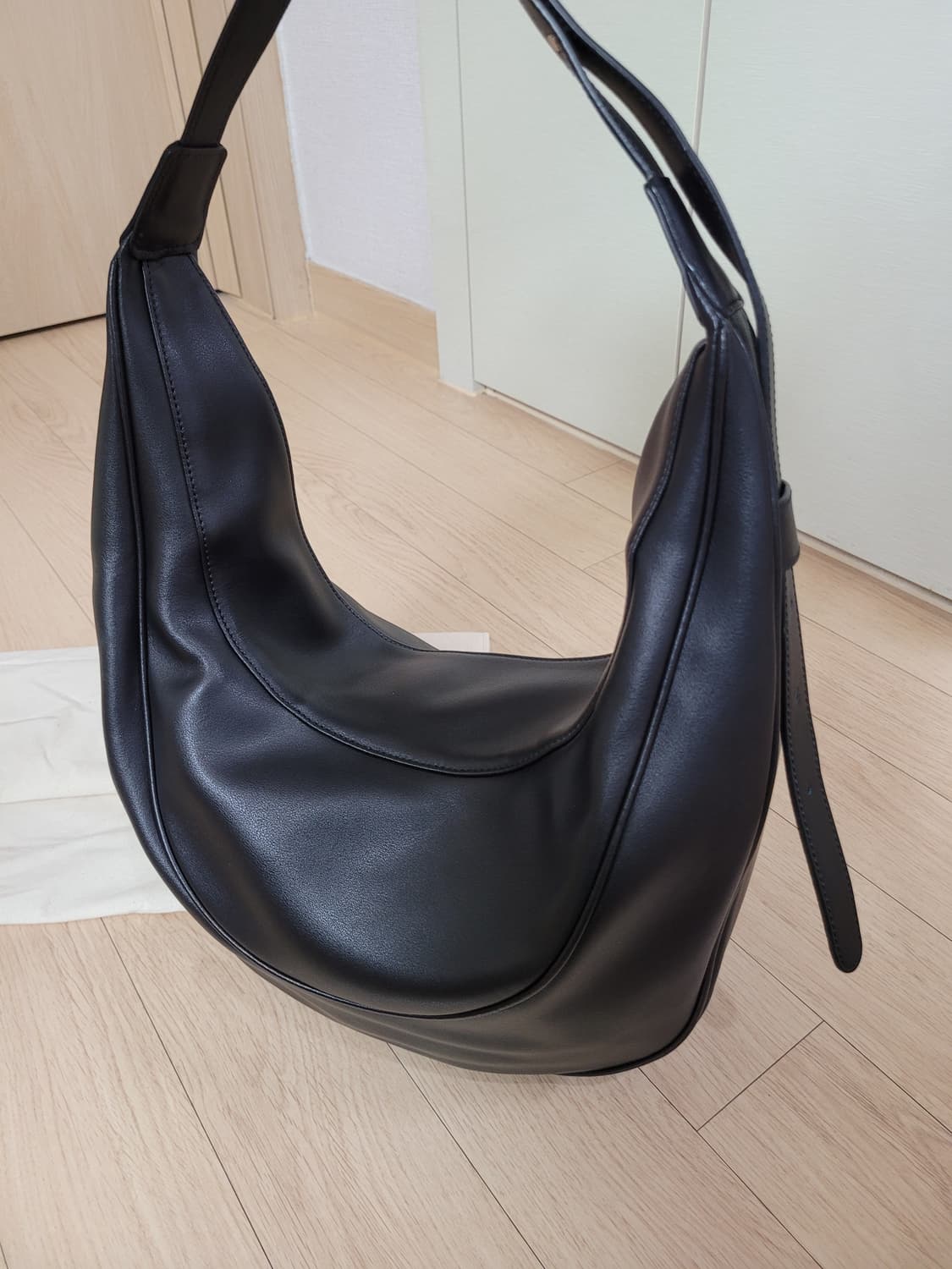 엘바테게브 Elbategev 오스트라백 블랙 (호보백) 상품이미지3