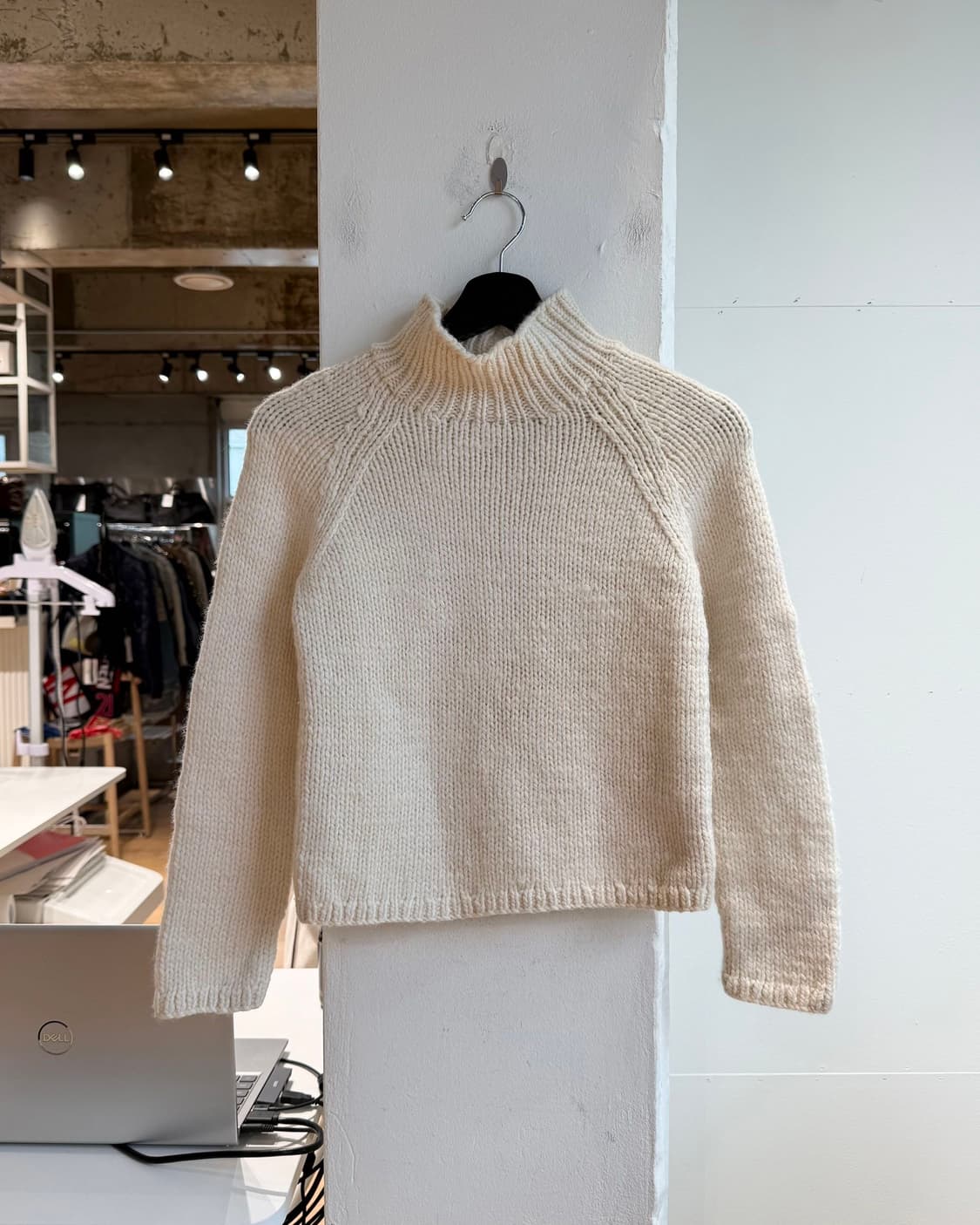 버버리 블루라벨 아이보리 하이넥 니트  상품이미지2