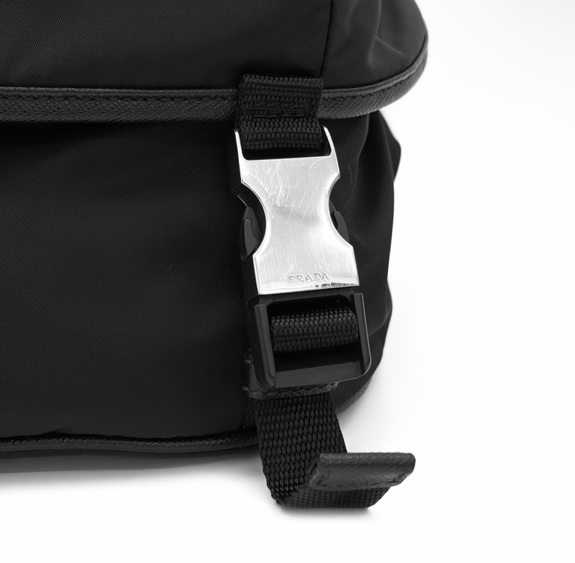 [M] 프라다 남성 리나일론 사피아노 바이커백 크로스백 미디움 블랙 상품이미지8