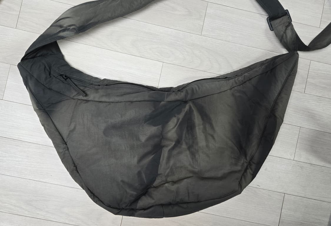 Jiyong Kim 지용킴 썬블리치드 슬링백 상품이미지4