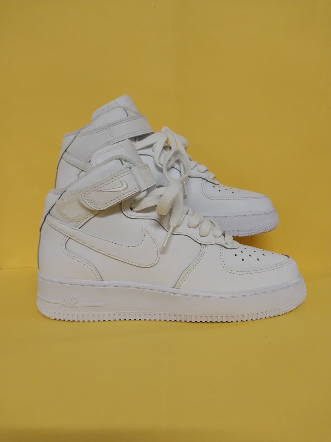 여성 나이키 에어포스1 미드 LE 화이트 운동화 (240) 상품이미지3