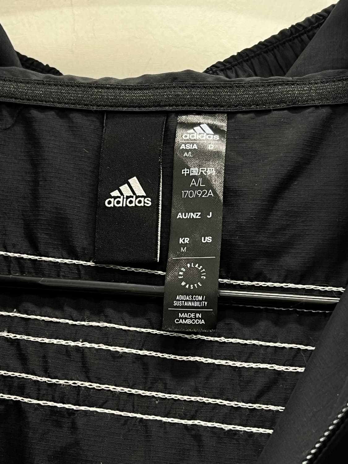 아디다스 우먼스 가오리핏 크롭 우븐 바람막이 자켓 블랙 상품이미지4