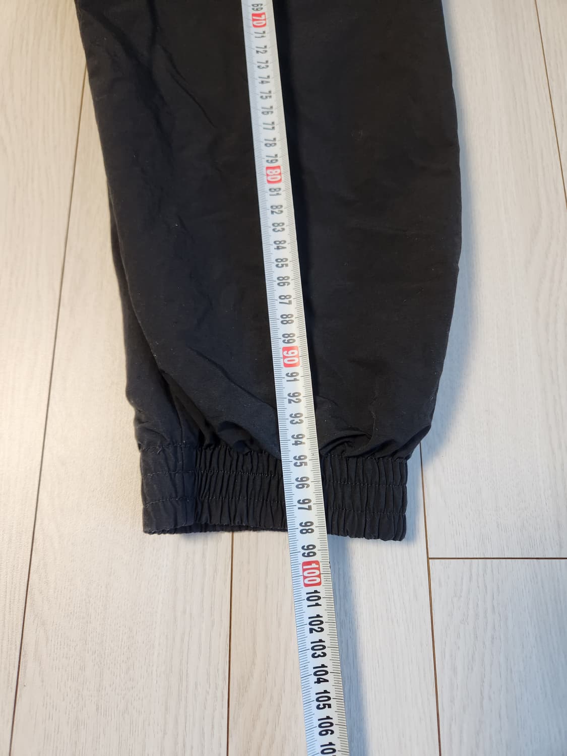 아디다스 우븐 트레이닝 조거 팬츠 사이즈xl

사용감 있지만 오염 하자는 상품이미지10