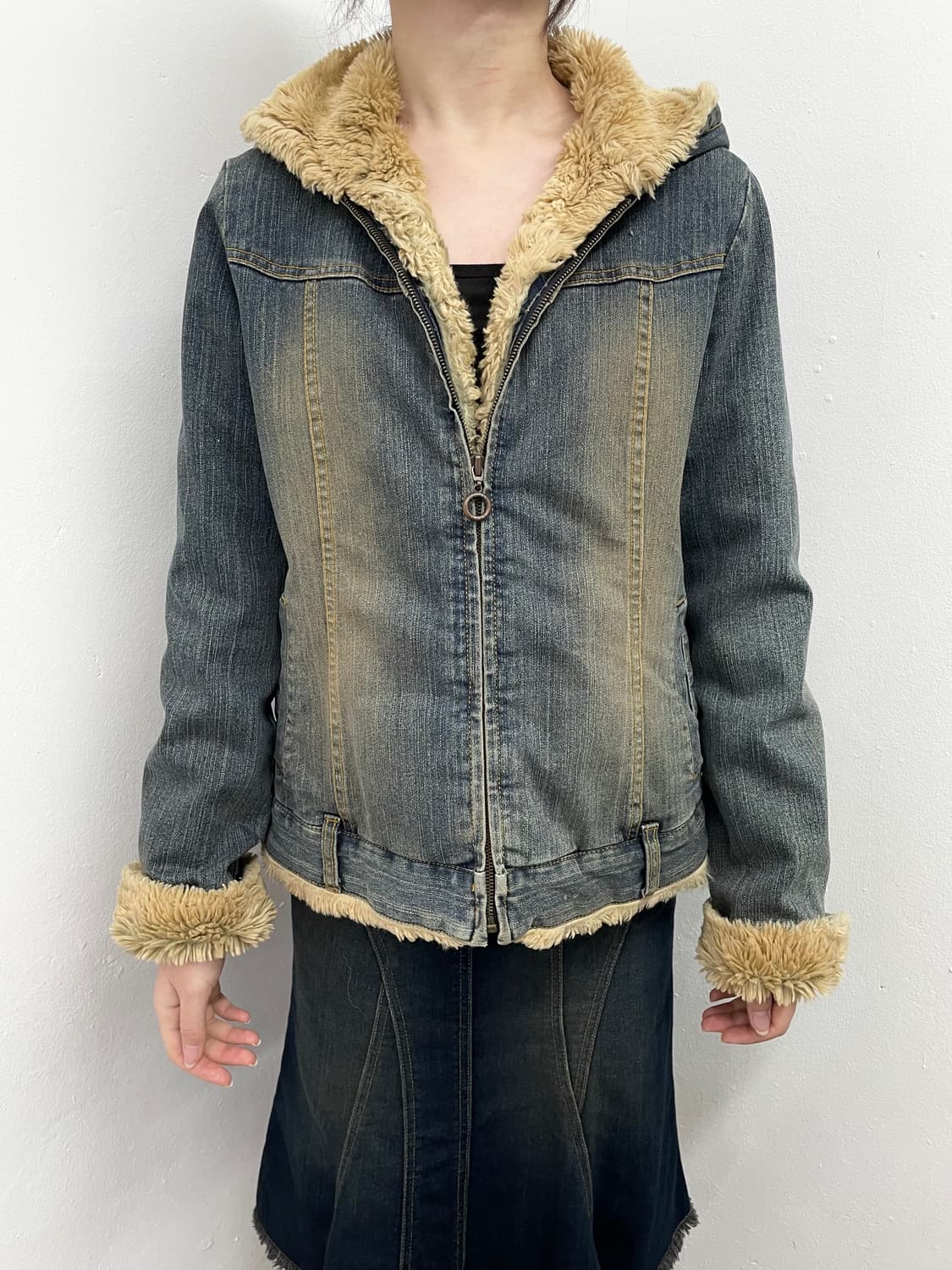 워싱 퍼 후드 데님 자켓  상품이미지2