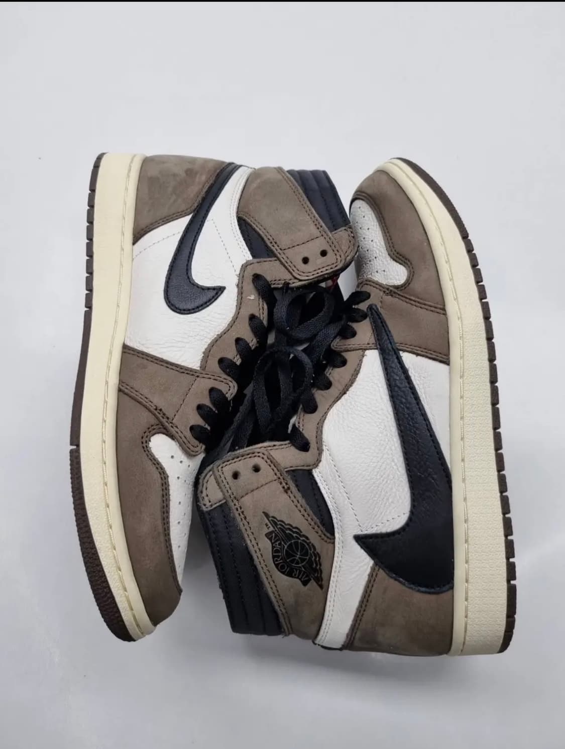 나이키 x 트래비스 스캇 에어 조던 1 하이 OG 상품이미지8
