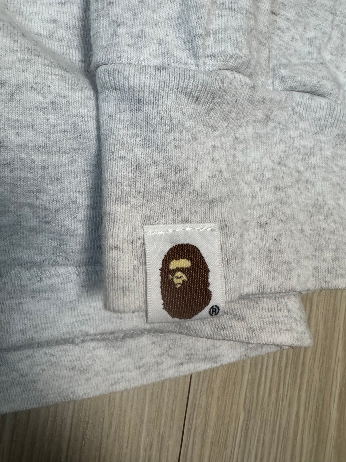 정품 새상품급 베이프 맨투맨 m 판매  상품이미지2