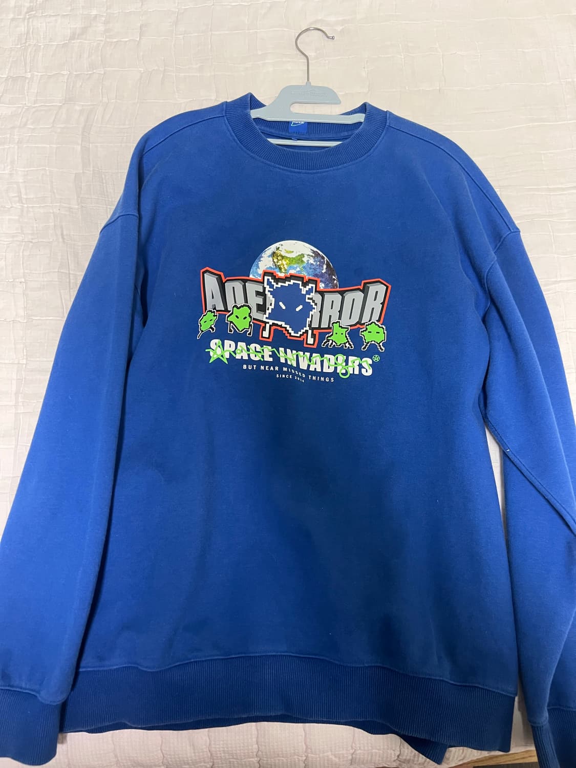 아더에러 맨투맨 판매합니다~ 상품이미지1