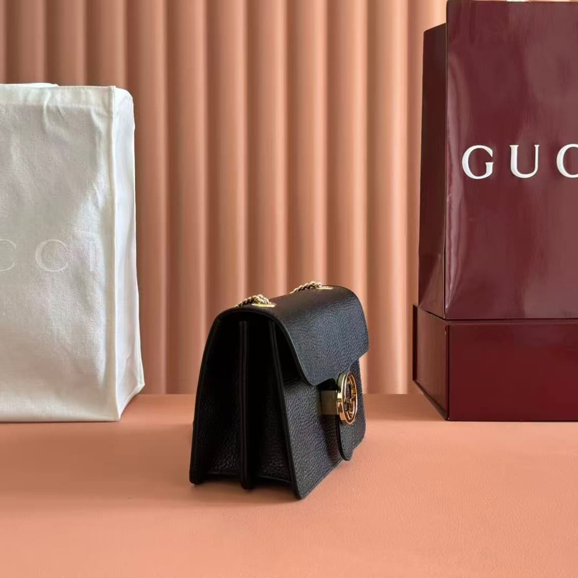 구찌 GG 인터로킹 체인 숄더백 블랙 상품이미지3