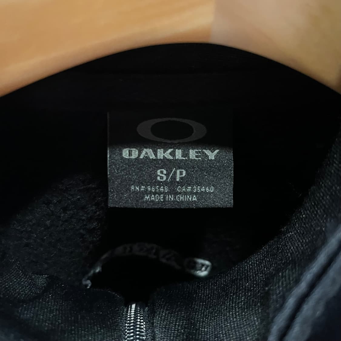 오클리 블랙 미니멀 트랙탑 상품이미지4