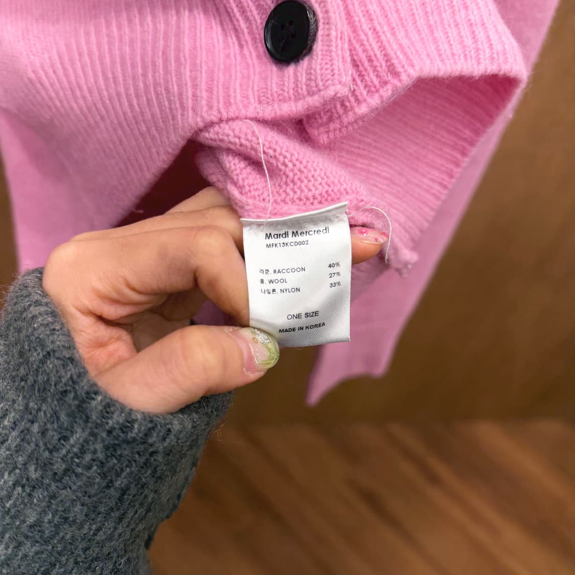 마르디 메르크디 긴팔 브이넥 가디건 밑단 시보리 로고 자수 디테일 핑크 상품이미지8