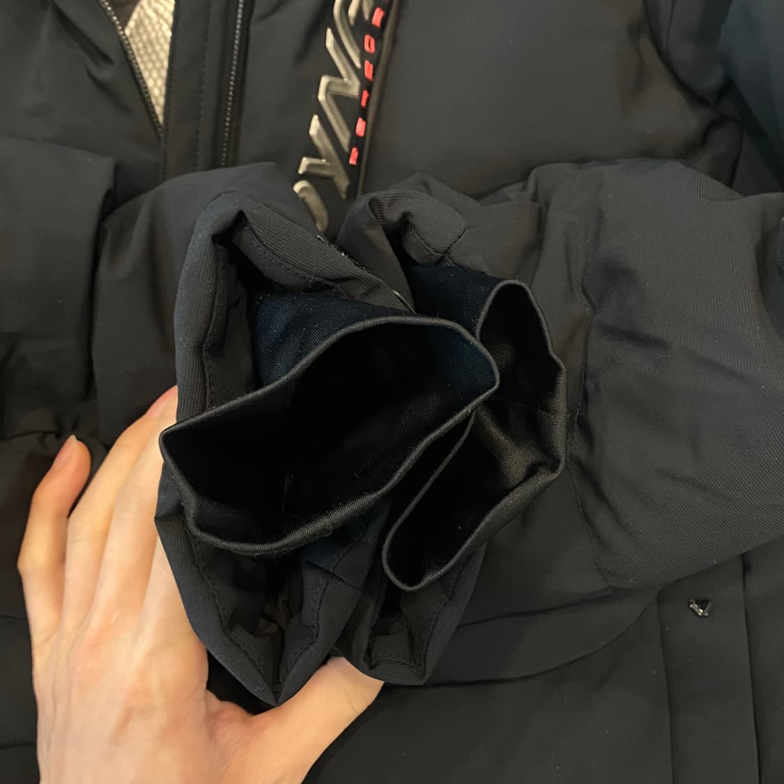 다이나핏 카본 비스트 미들 구스 다운 패딩 M 블랙 상품이미지8