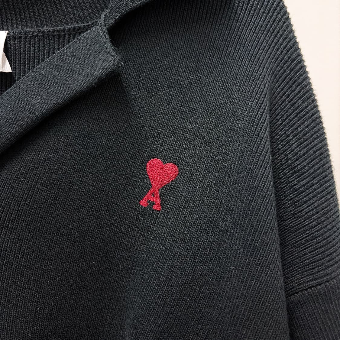 (정품/새상품) AMI 아미 여성 블랙 하트 로고 폴로 니트 상품이미지2