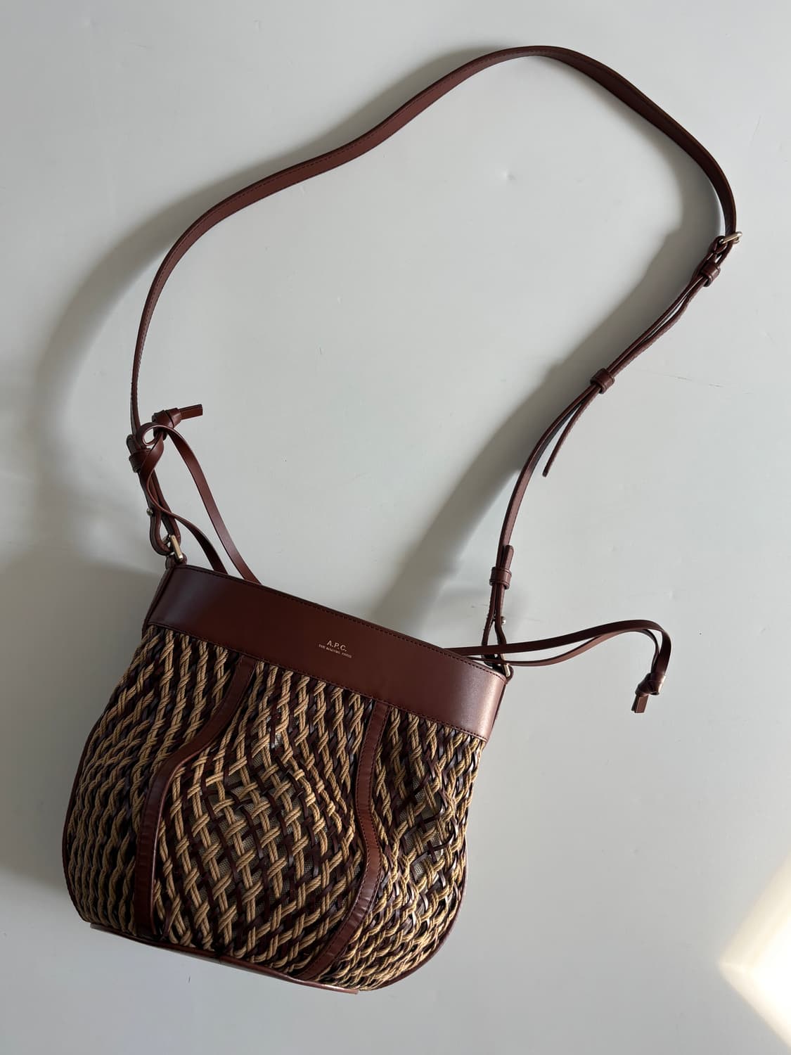 A.P.C. 아페쎄 라탄 가란스 버킷백 상품이미지4