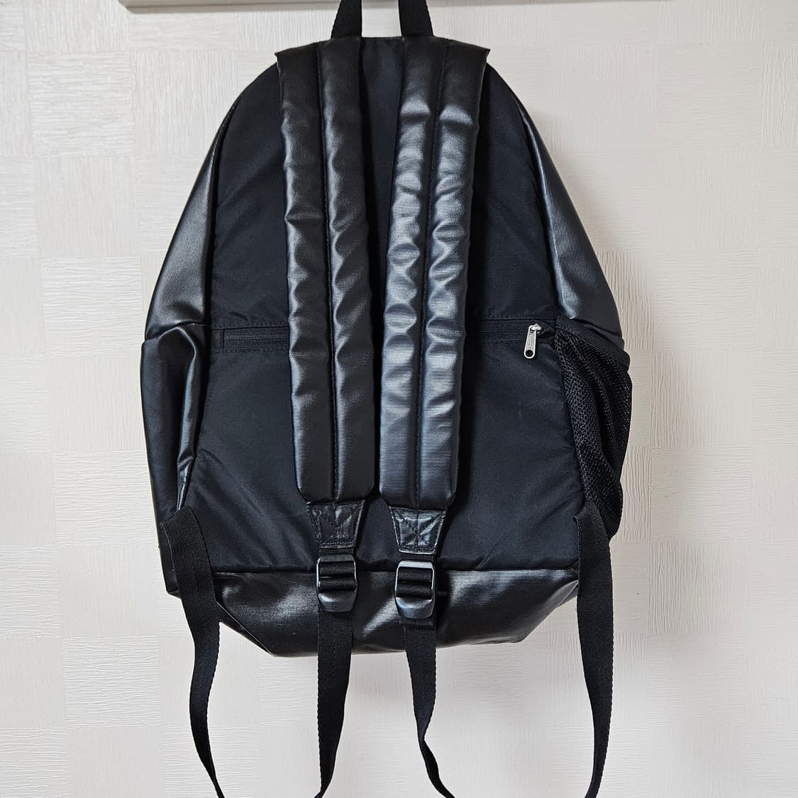 이스트팩 eastpak 패디드파커 블랙 코팅 백팩 상품이미지2