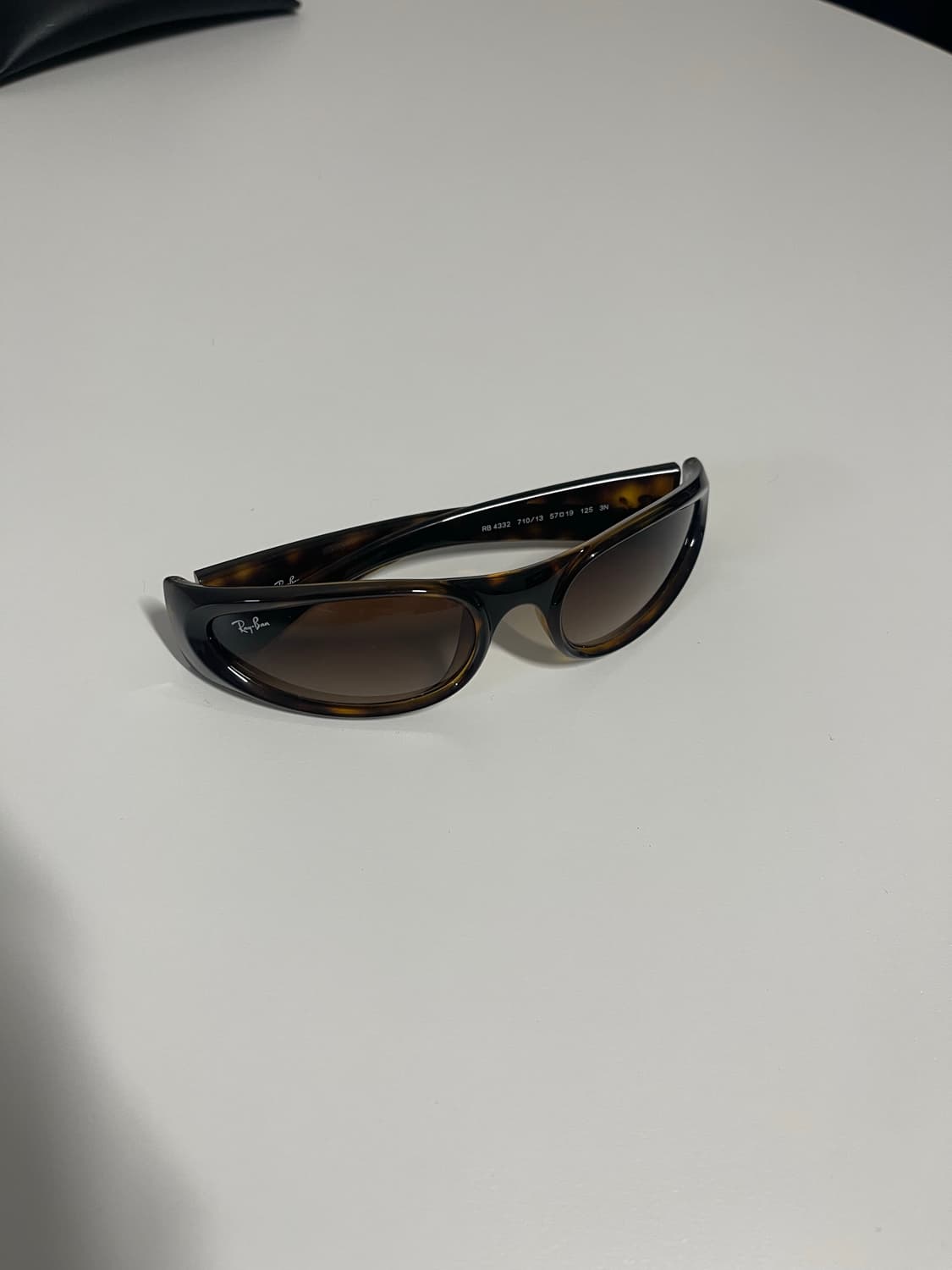Ray-Ban RB 4332 Sunglasses 레이벤 상품이미지3