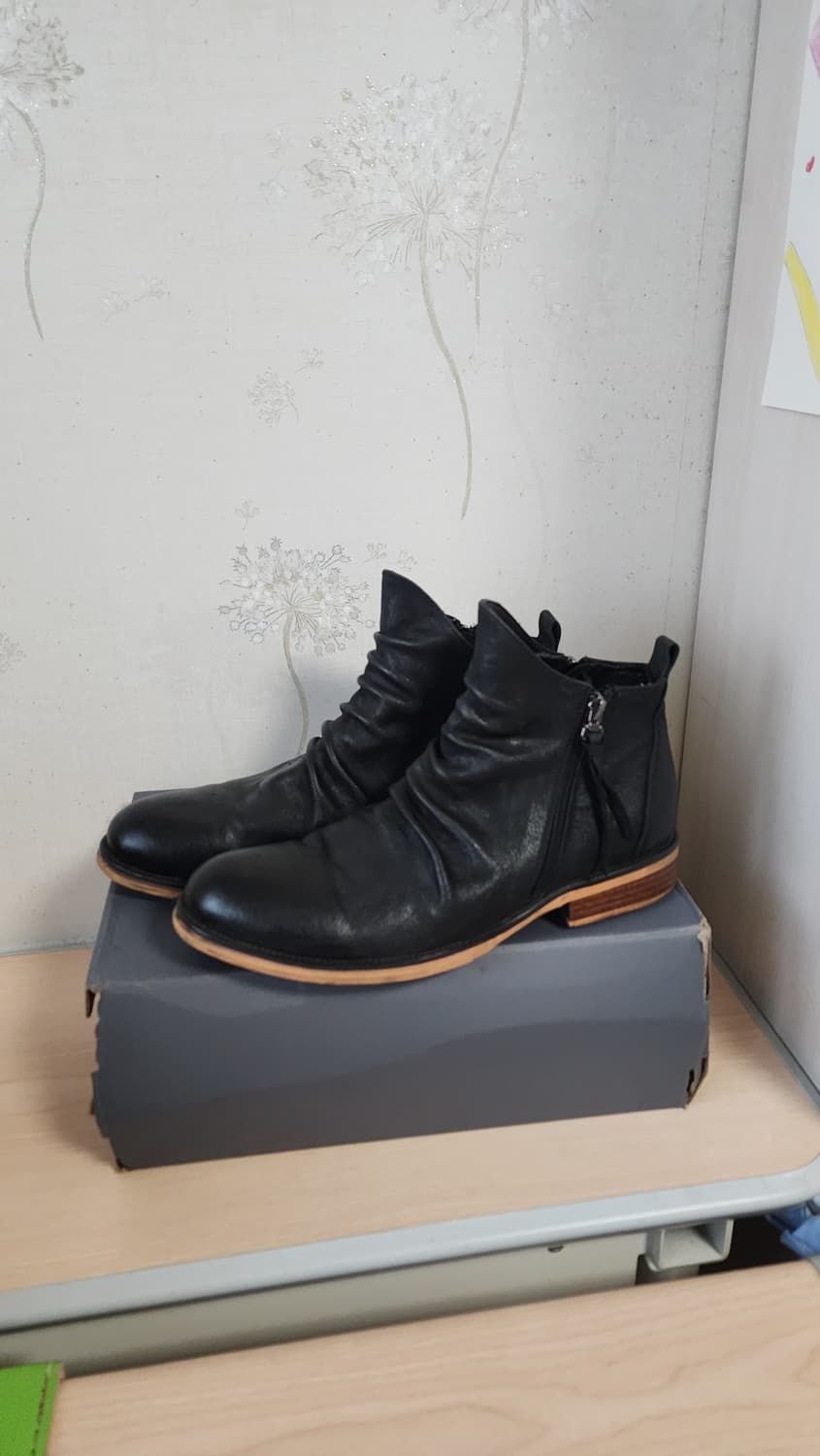 Jik's 블랙 가죽 셔링 앵클 부츠 상품이미지1