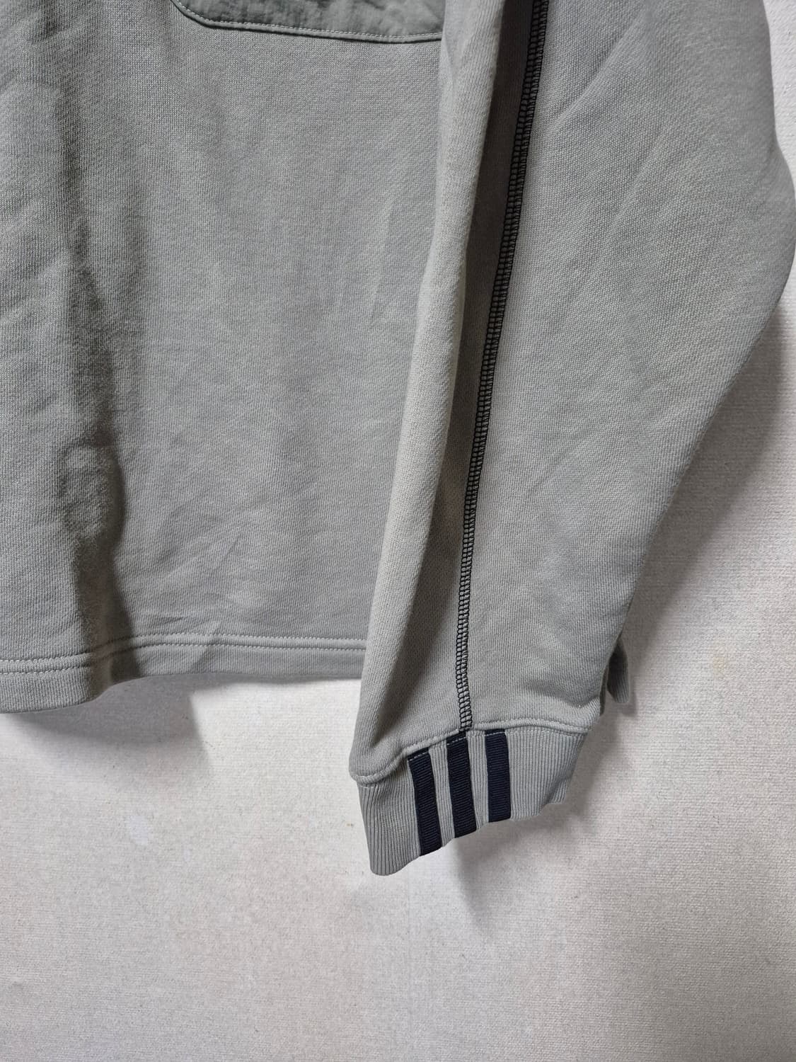 아디다스 카키 맨투맨 상품이미지2