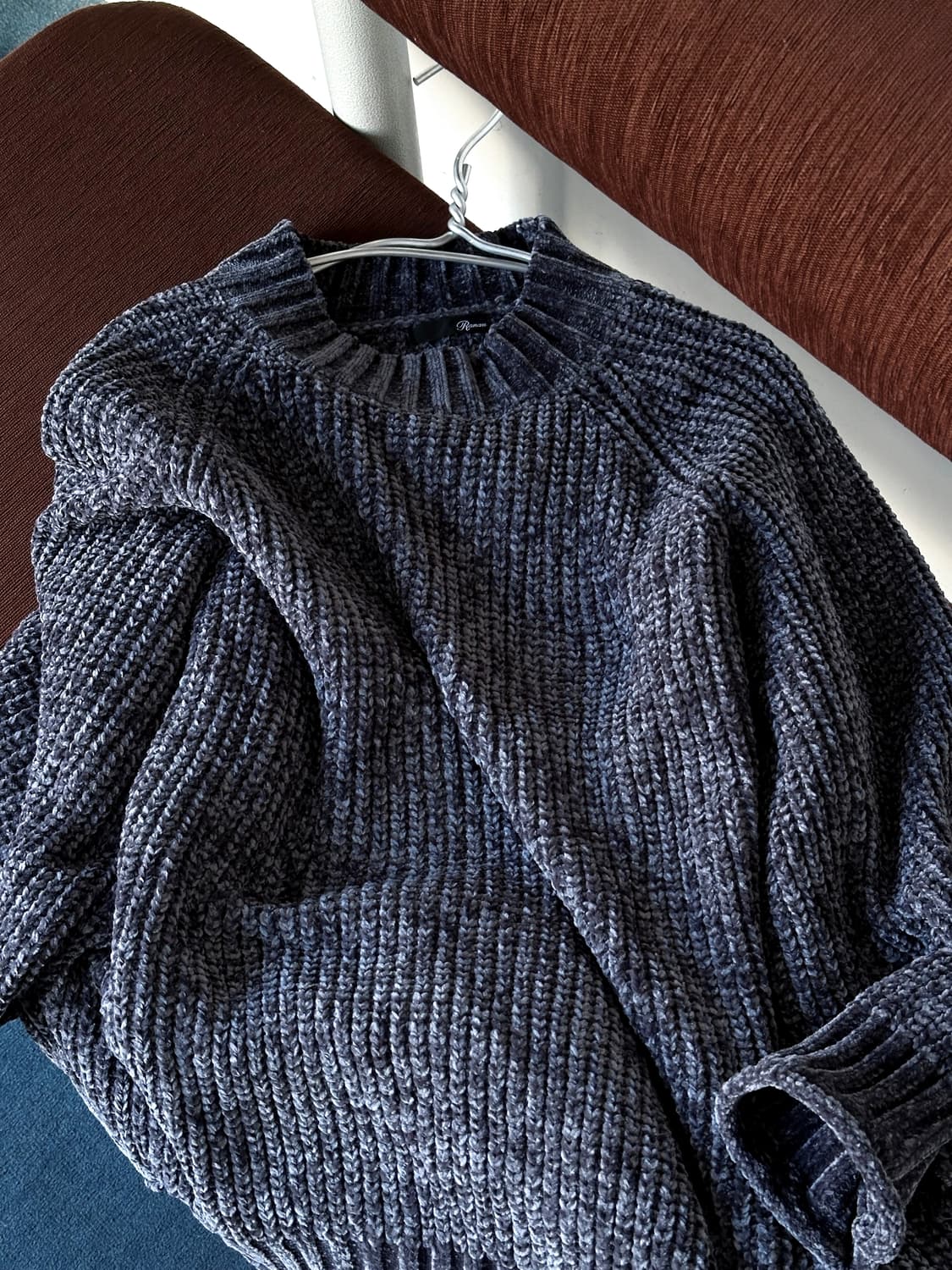 Shine fabric mock neck heavy knit P/O 상품이미지1