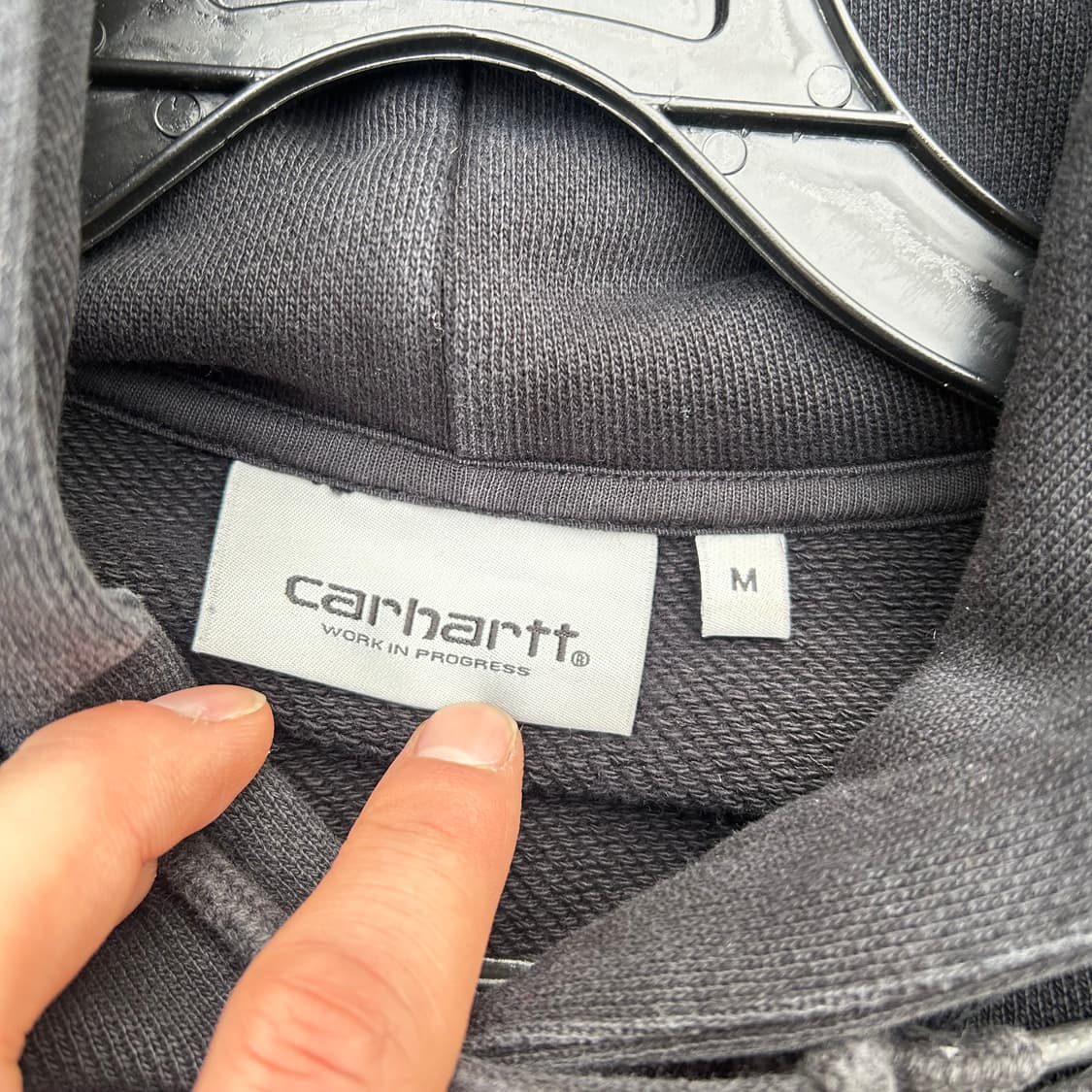 칼하트 스펠로고 블랙 후드티 상품이미지5