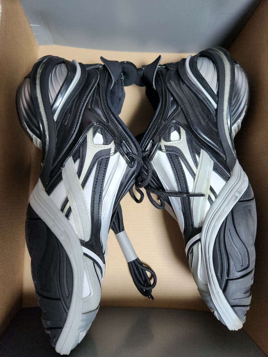 발렌시아가 타이렉스 43 블랙그레이 상품이미지3