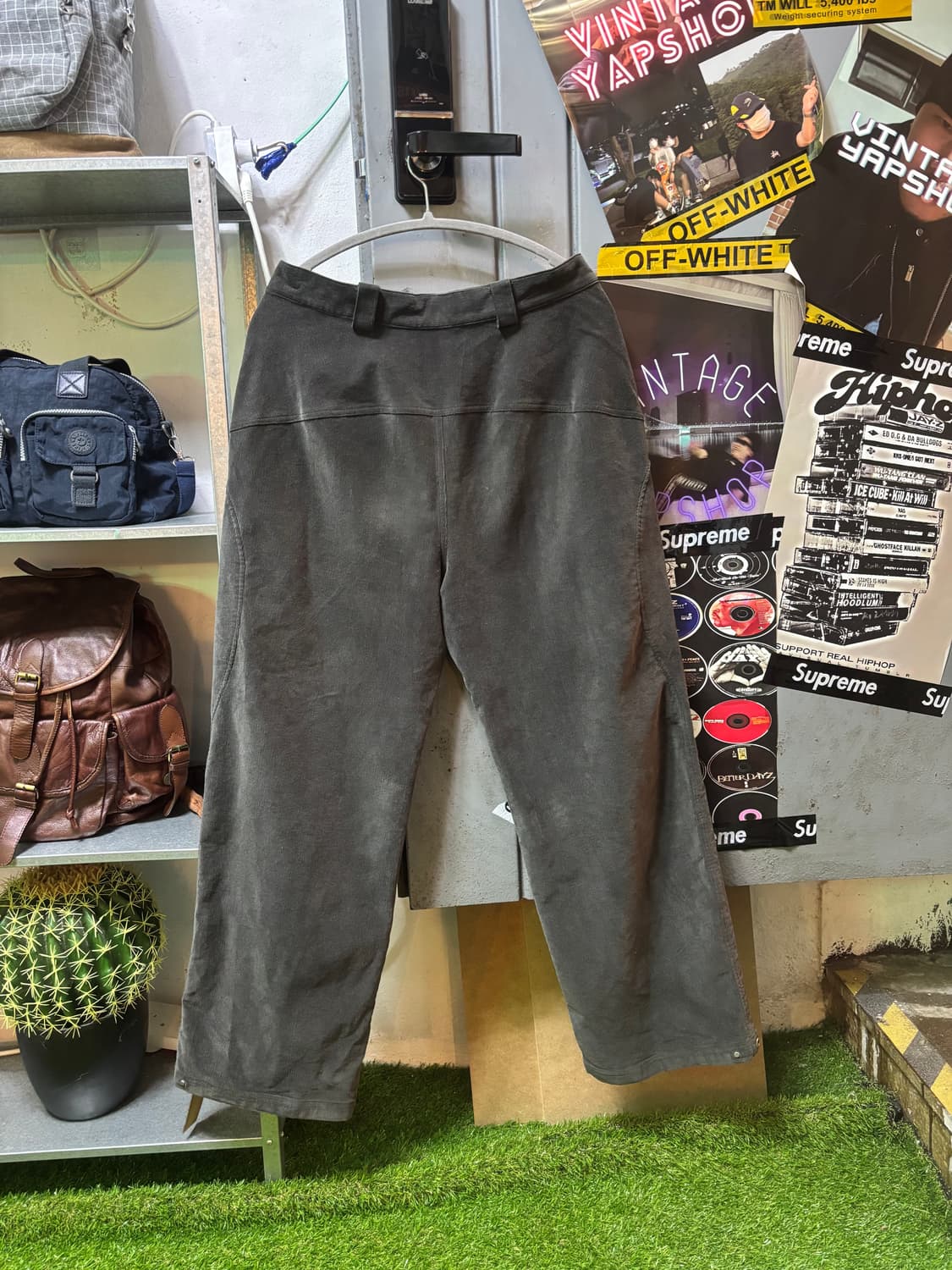 더콜디스트모먼트 코듀로이 메쉬 와이드 팬츠 차콜 상품이미지6