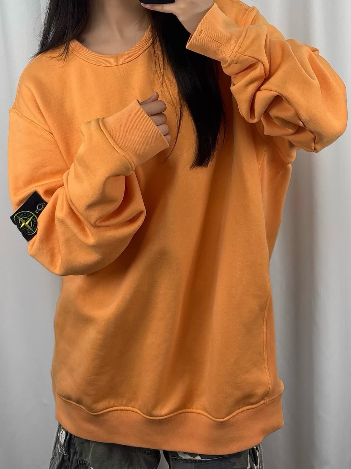 스톤 아일랜드 20FW 오렌지 맨투맨 상품이미지2