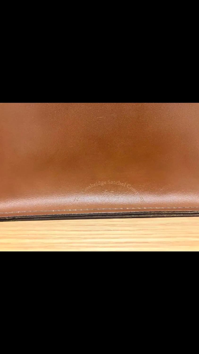 캠브리지 사첼 컴퍼니 브라운 14인치 엠마스톤 착용 상품이미지9
