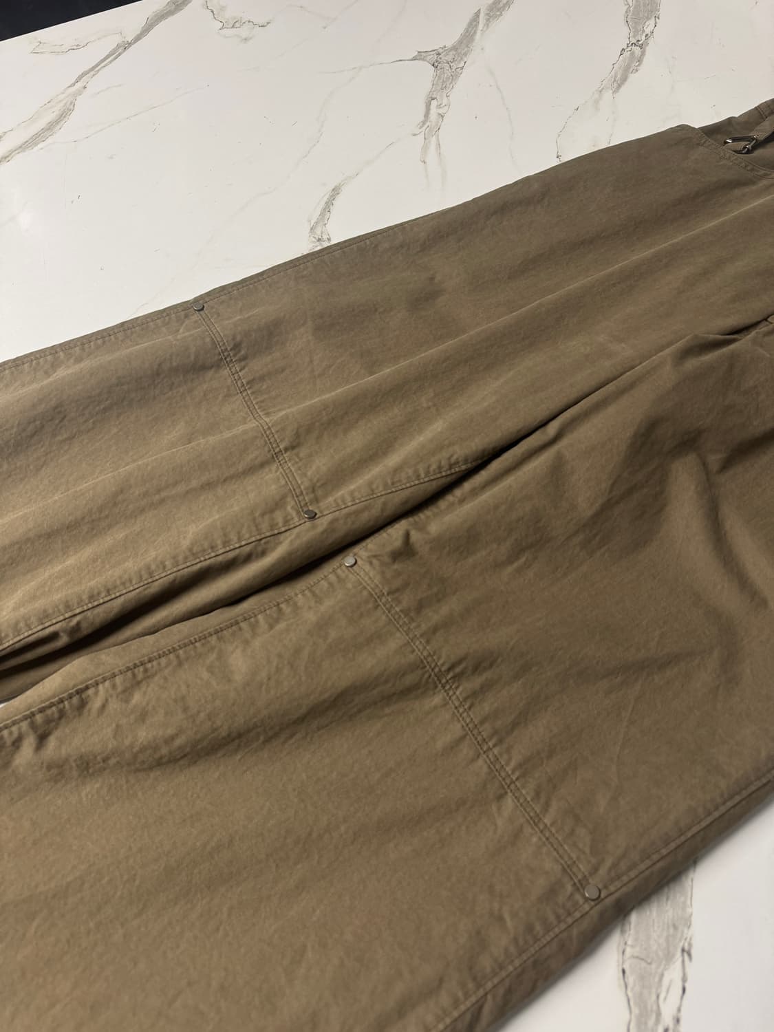 S)고낙 리벳 팬츠 베이지 25ss 새상품 상품이미지1