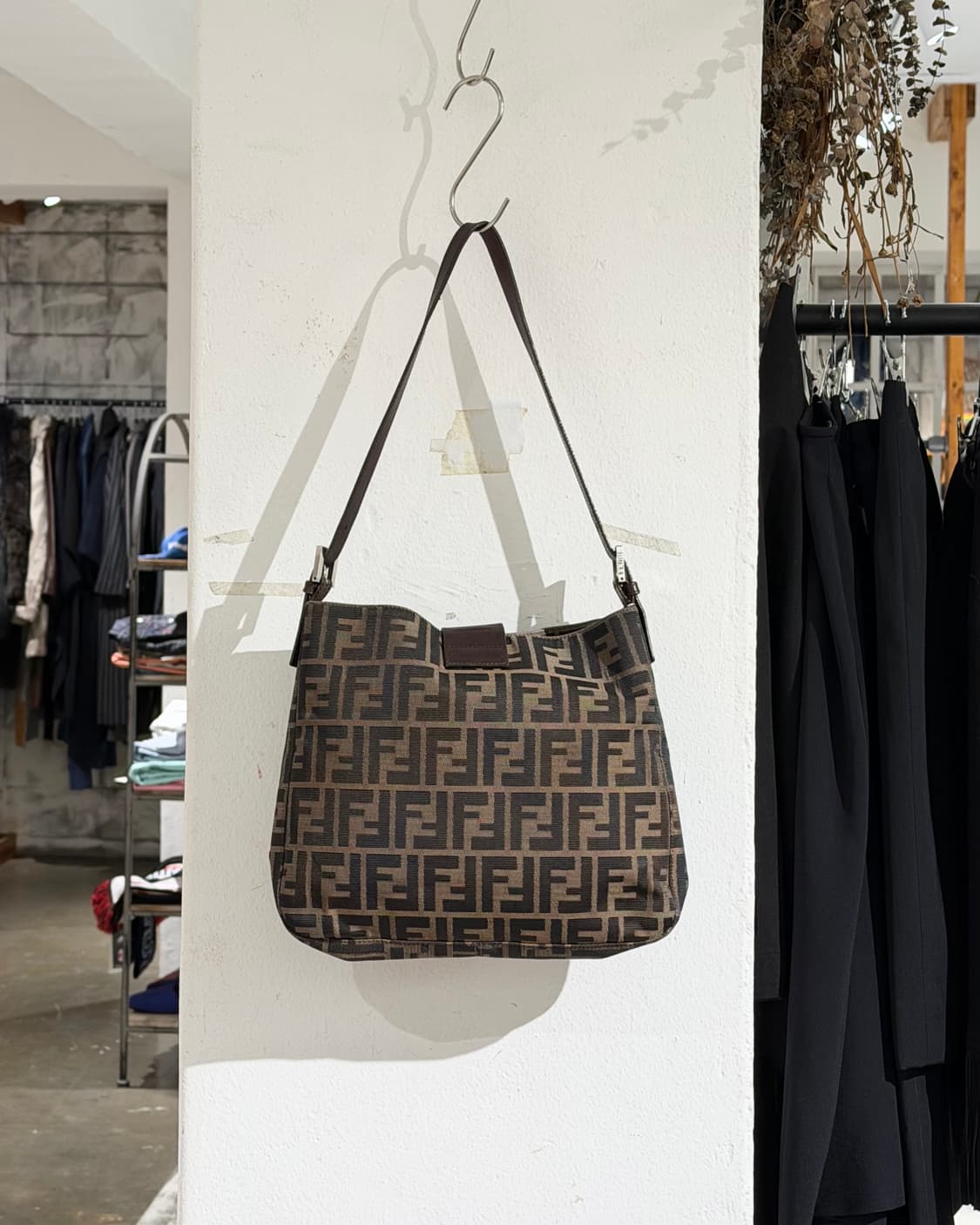 펜디 브라운 주카 캔버스 숄더백 상품이미지4