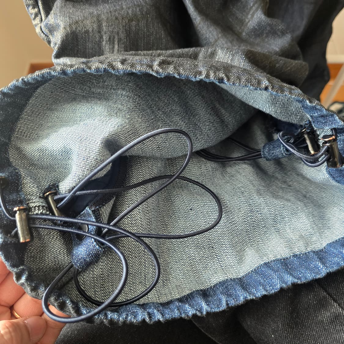 [48] 준지 25ss 오일 데님 퍼커링 카고팬츠 상품이미지4