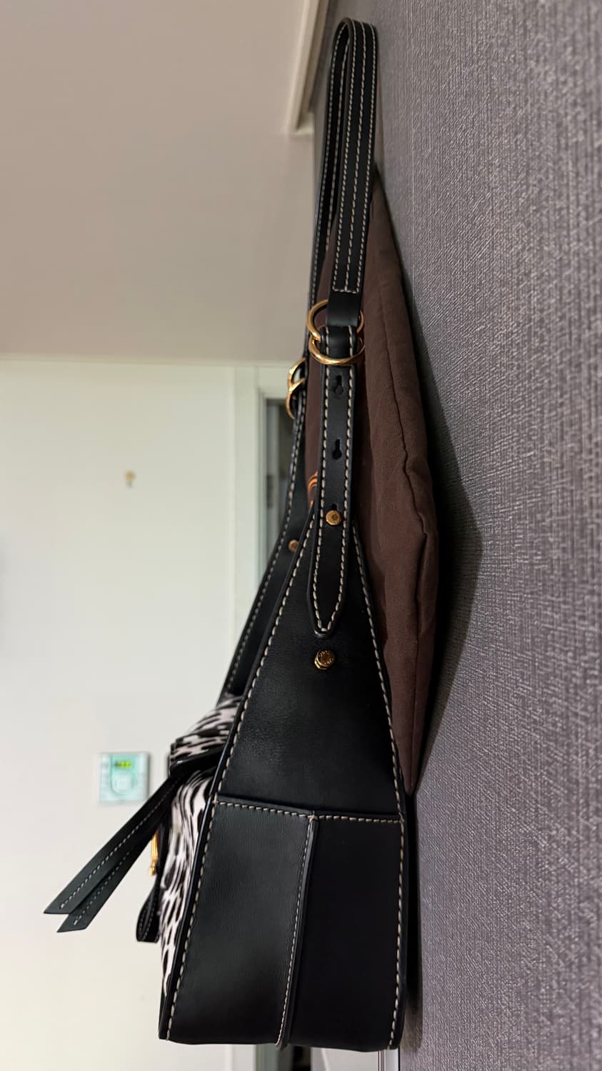 토즈 TOD'S 타임리스 팬던트 달마시안 송치 가죽 숄더백 명품 정품 상품이미지2