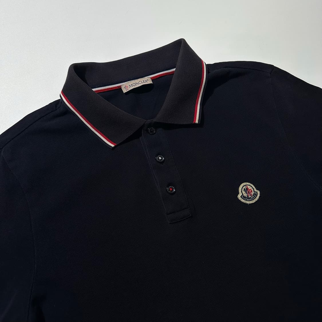 몽클레어 로고 와펜 폴로 피케 카라 반팔 티셔츠 상품이미지3