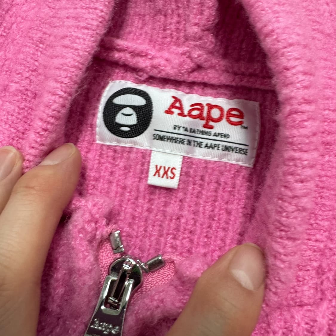 에이프 딸기우유 후드 오버 니트집업 상품이미지6