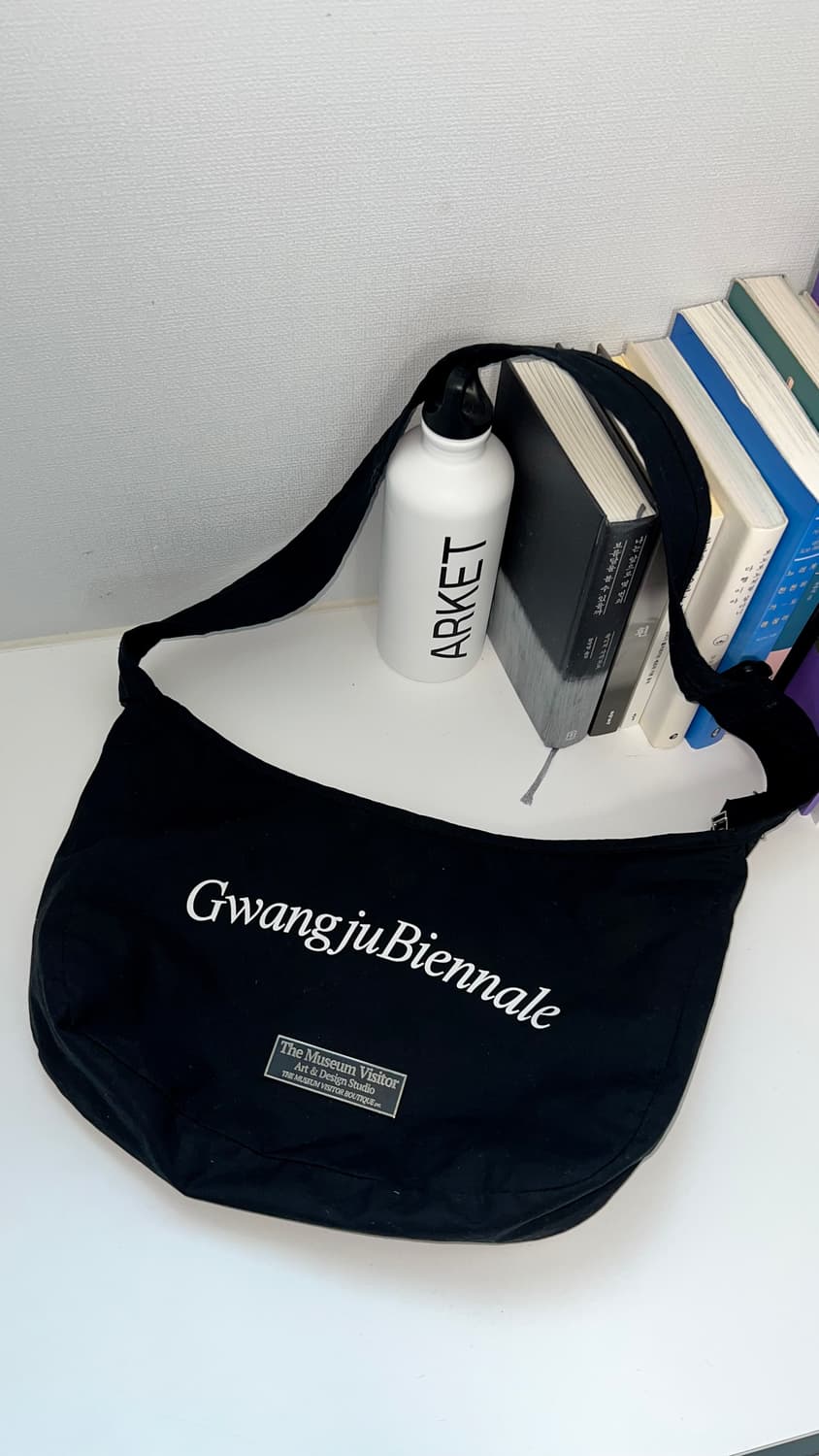 더뮤지엄비지터 X 광주비엔나레 백 상품이미지1