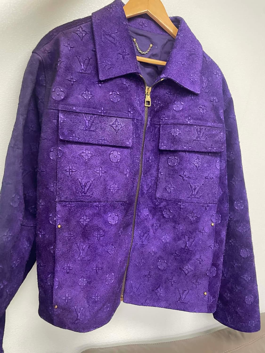 루이비통 모노그램 엠보스드 스웨이드 자켓 상품이미지1