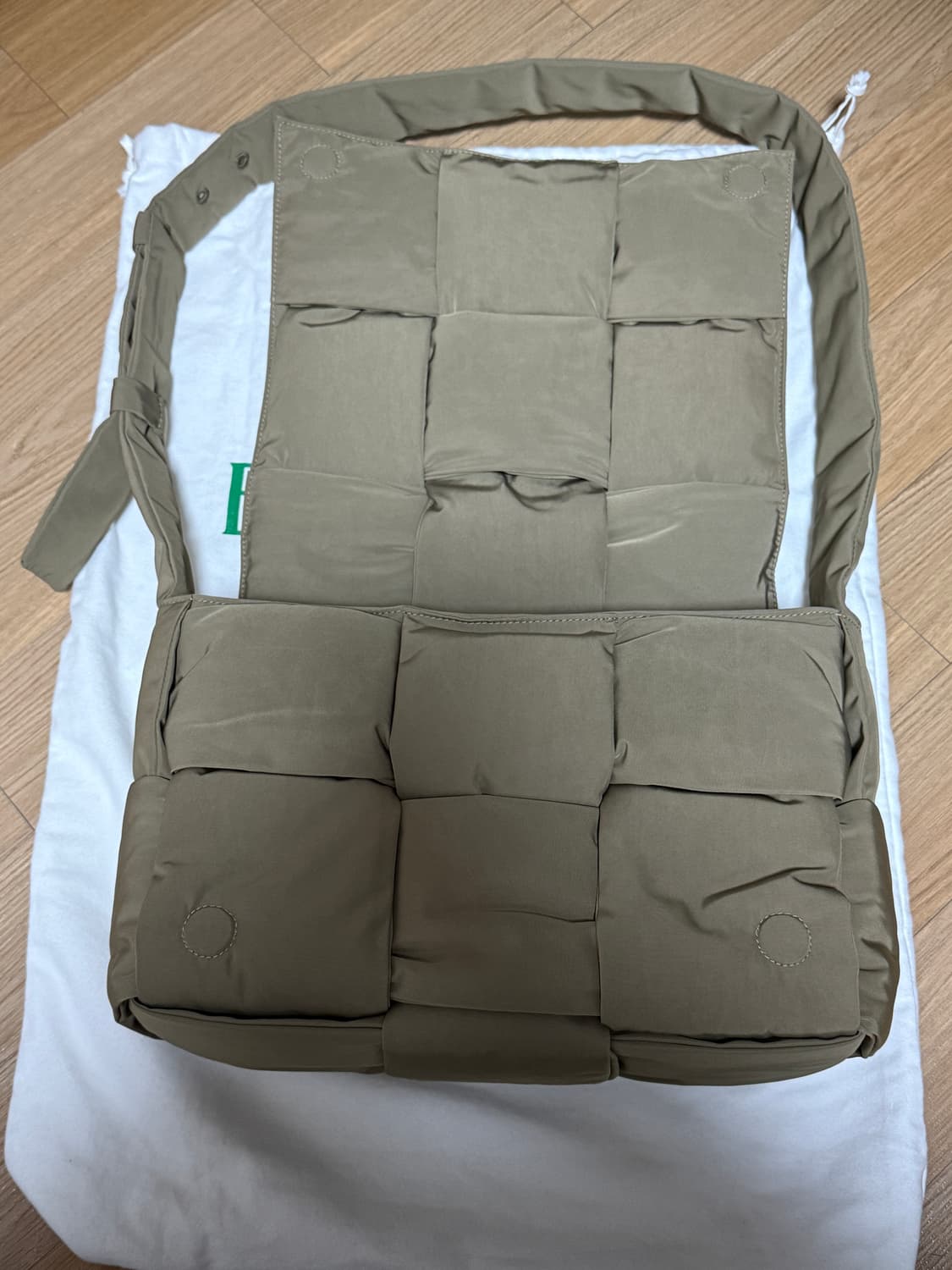 보테가 베네타 필로우 카세트백 토프 상품이미지2