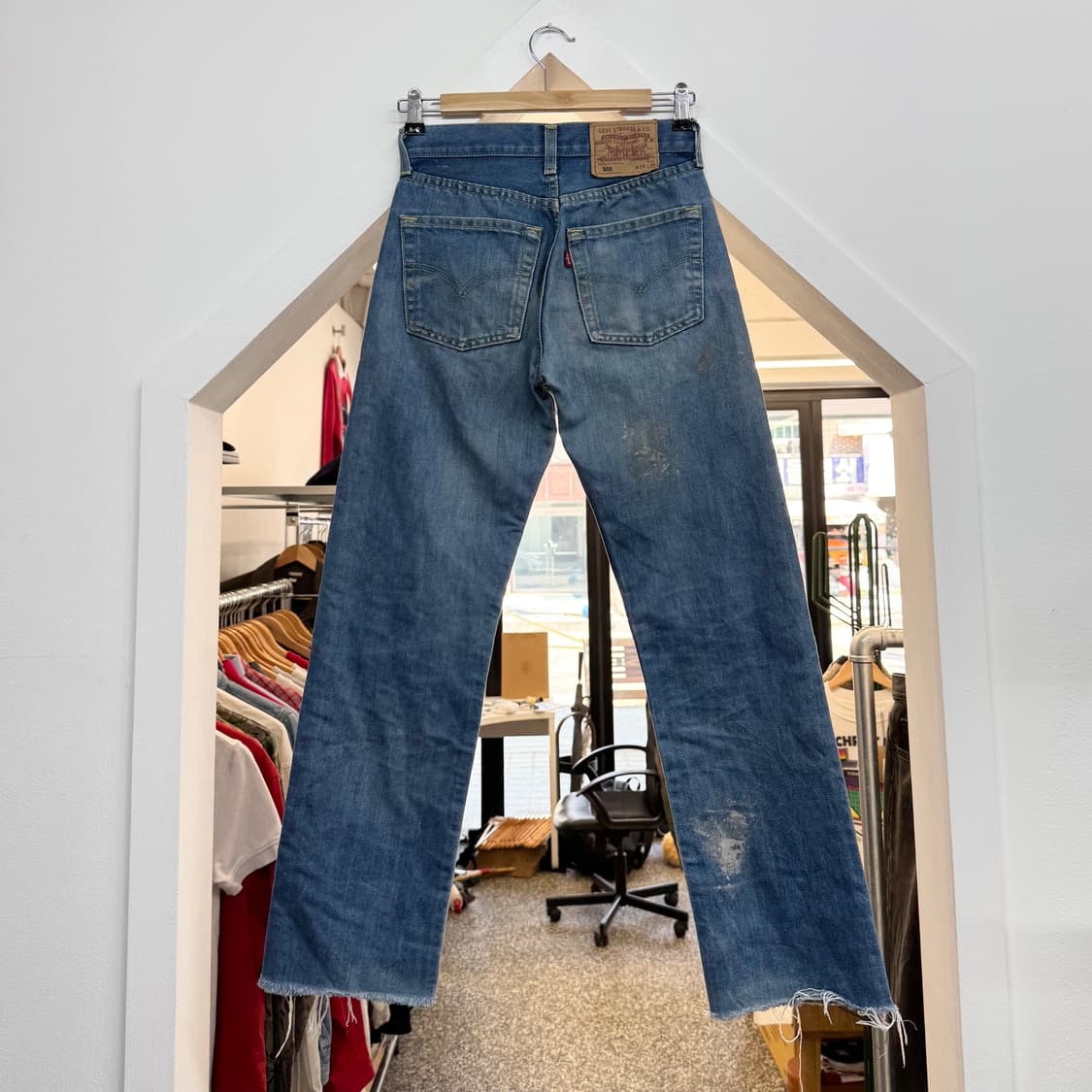 리바이스 501 데미지 워싱 스트레이트 진 (26)   상품이미지4