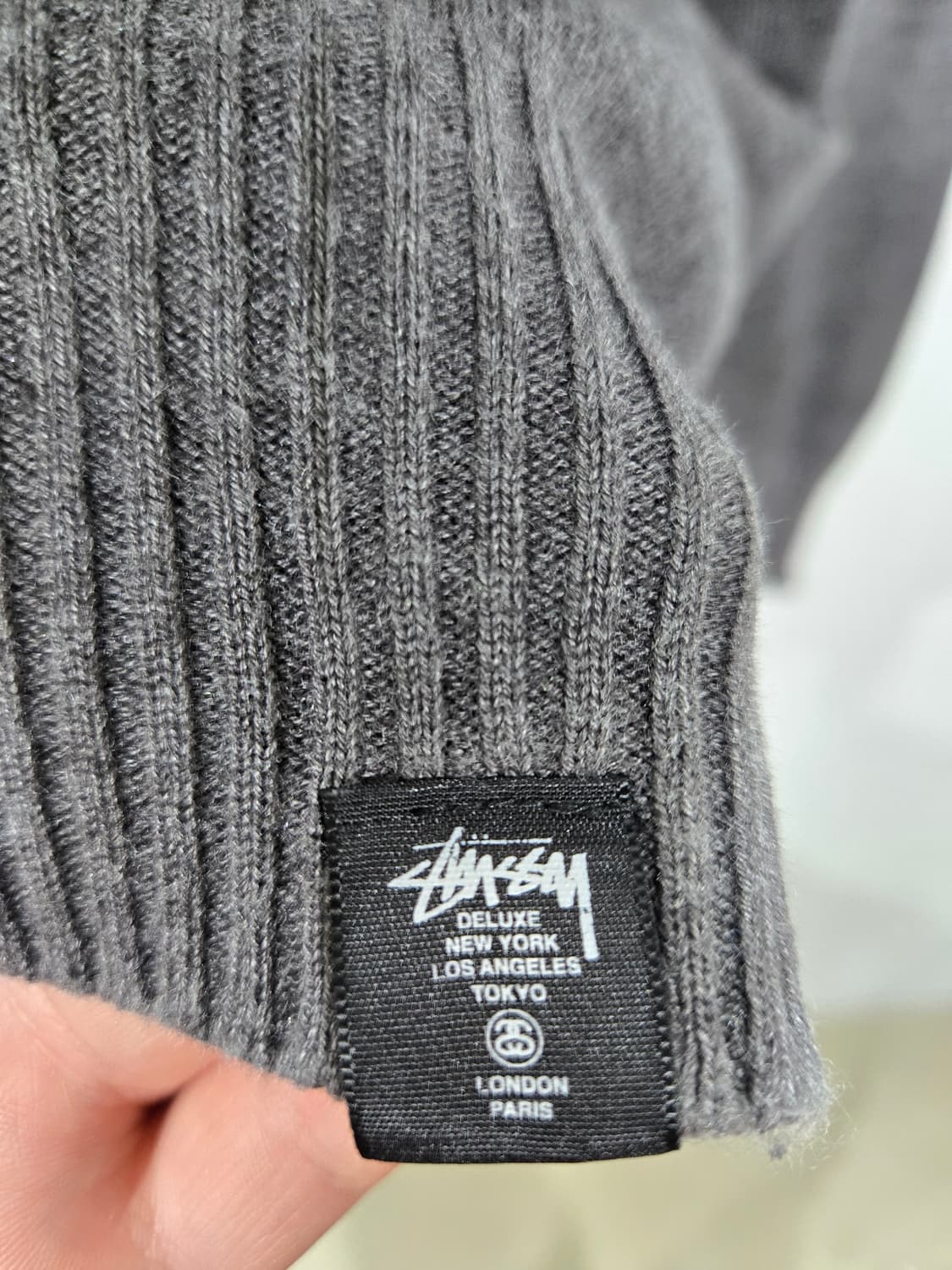 스투시 스테판 플리츠 V넥 니트 그레이 상품이미지6