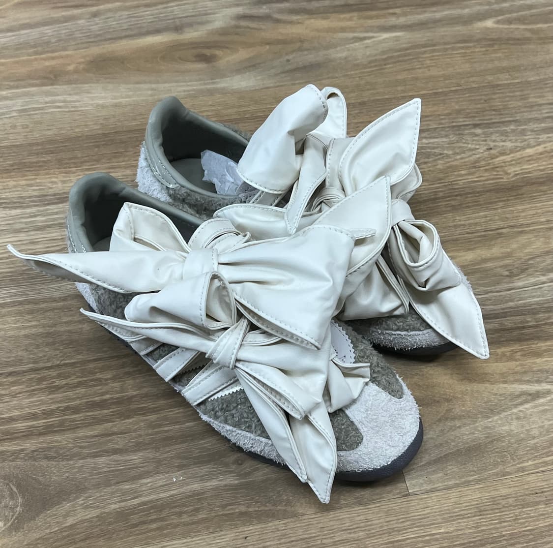 아디다스 x 캐롤라인 후 SL 72 OG 그레이 240사이즈 판매해요 상품이미지3