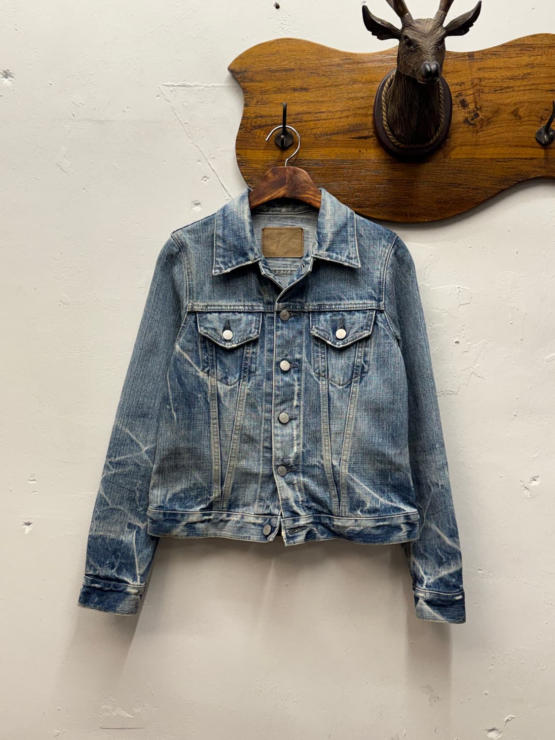 D.M.G 3rd Type Distressed Denim Trucker 상품이미지2