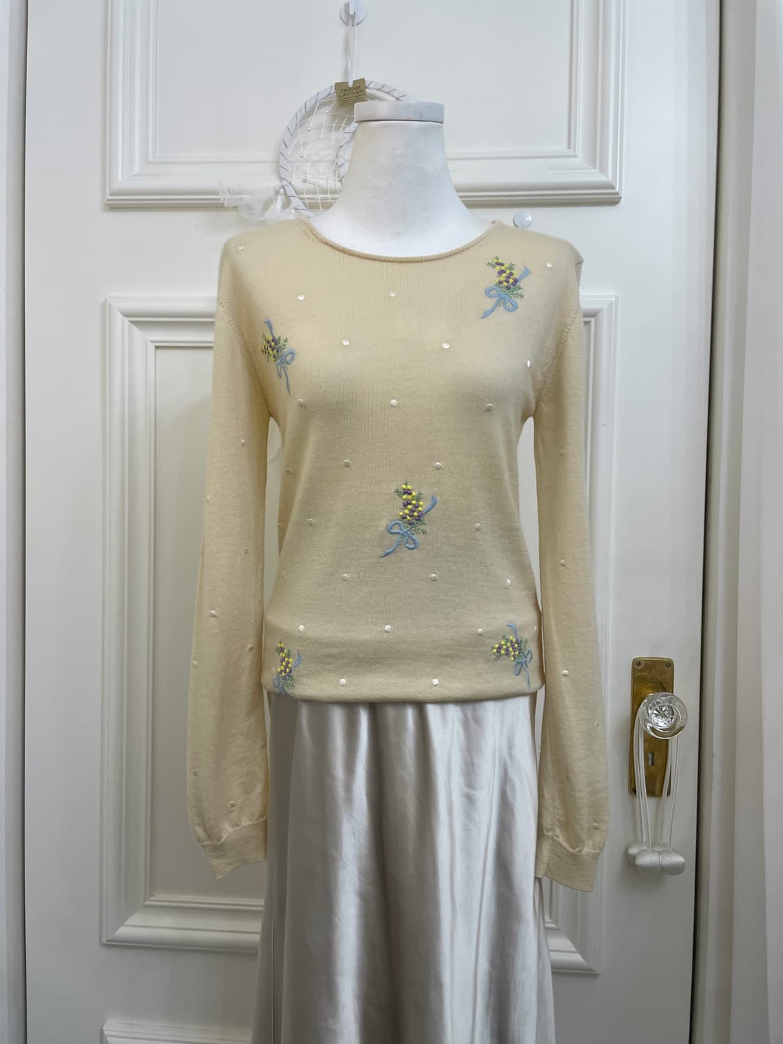 butter beige dot flower embroidery knit 상품이미지1
