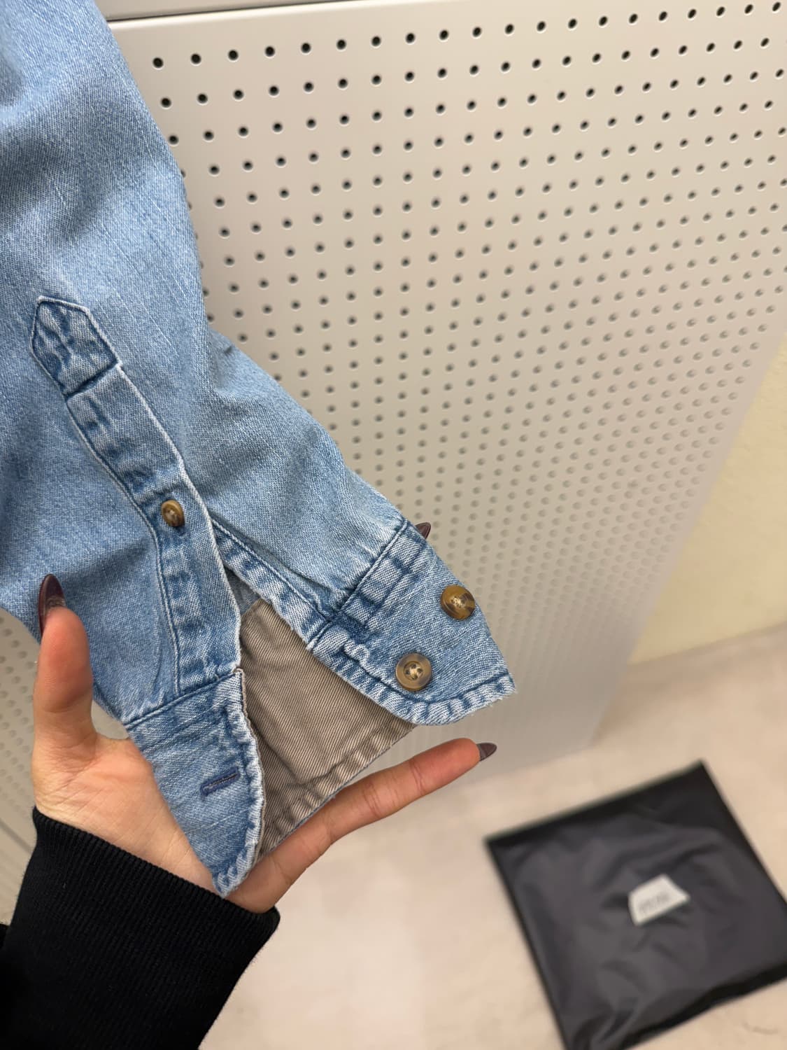 칼하트 라이트블루 워싱 투포켓 데님셔츠 U1279 상품이미지4